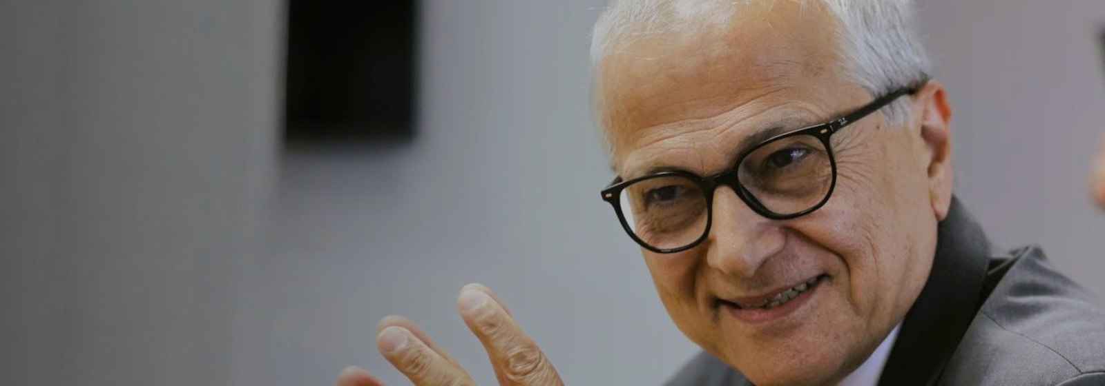Dr. Robin Srour