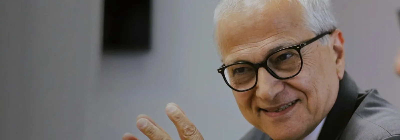 Dr. Robin Srour